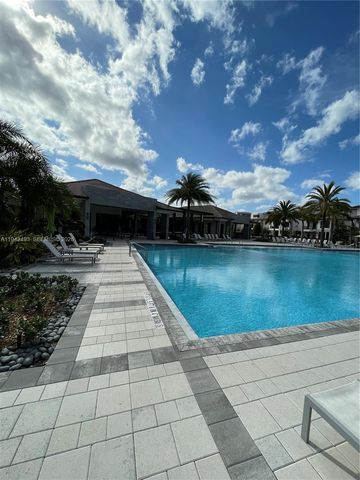 8001 NW 41st St F-108, Doral, FL 33166