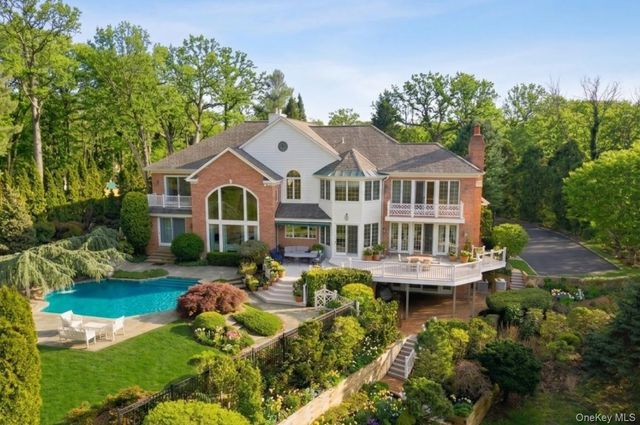 19 Cobblestone Court, Centerport, NY 11721