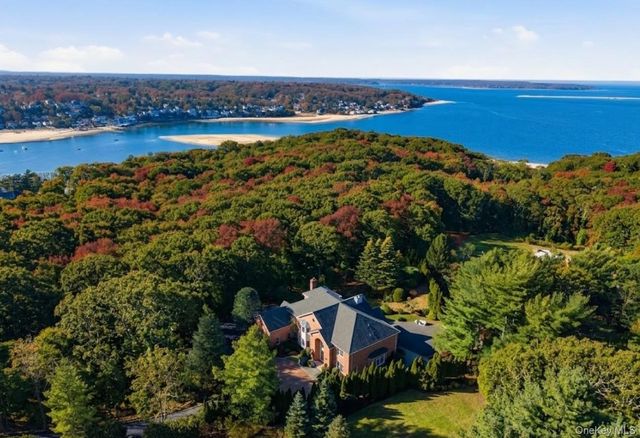 19 Cobblestone Court, Centerport, NY 11721