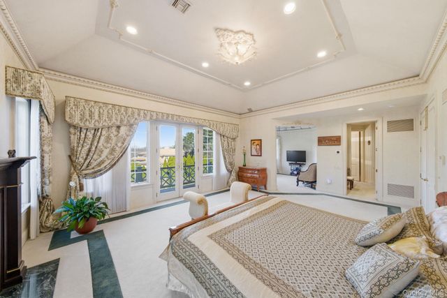 19 Cobblestone Court, Centerport, NY 11721