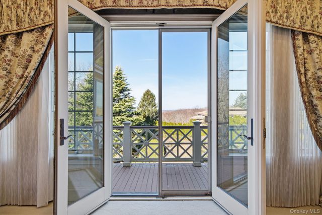 19 Cobblestone Court, Centerport, NY 11721