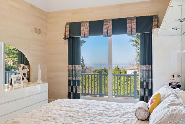 19 Cobblestone Court, Centerport, NY 11721