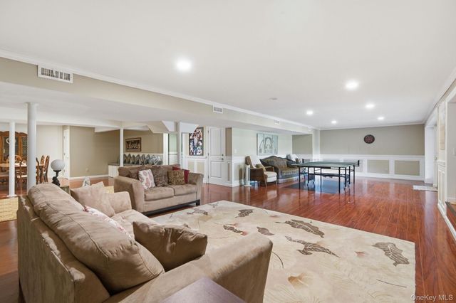 19 Cobblestone Court, Centerport, NY 11721