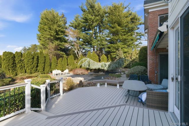 19 Cobblestone Court, Centerport, NY 11721