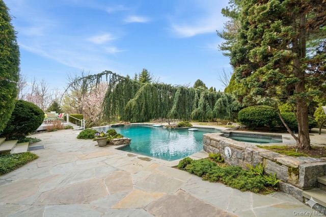 19 Cobblestone Court, Centerport, NY 11721