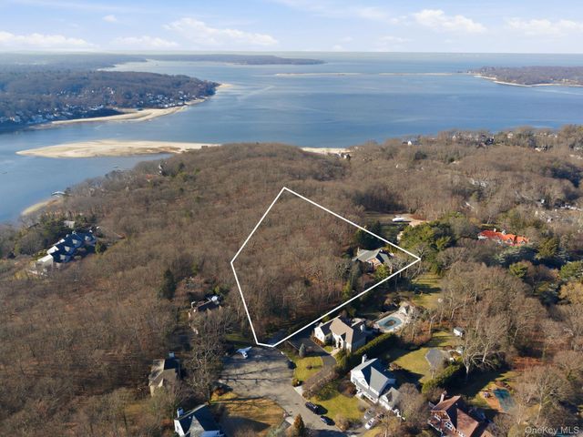 19 Cobblestone Court, Centerport, NY 11721