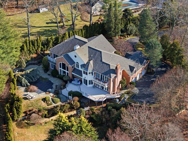 19 Cobblestone Court, Centerport, NY 11721