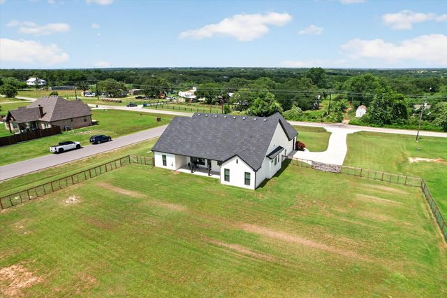 849 County Road 4699, Boyd, TX 76023