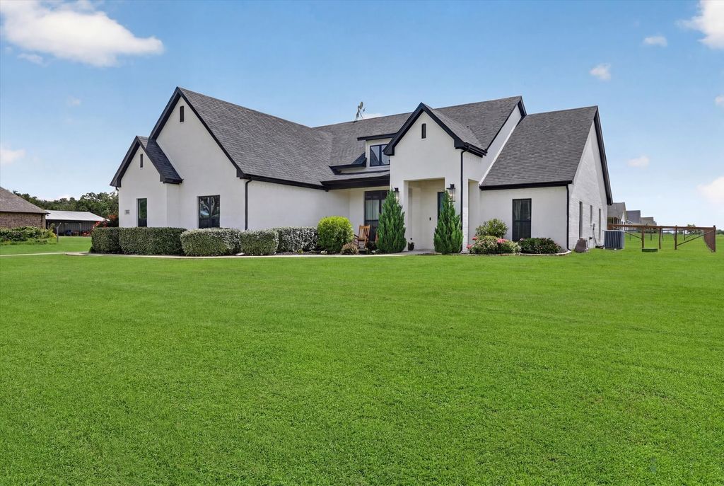 849 County Road 4699, Boyd, TX 76023