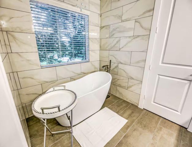 5215 Farmer Street, Houston, TX 77020