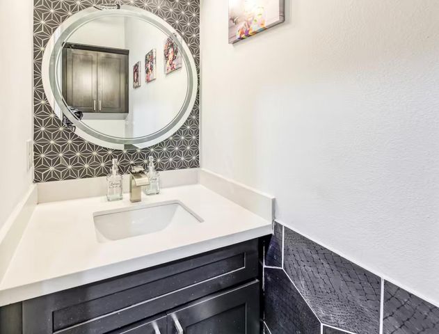 5215 Farmer Street, Houston, TX 77020