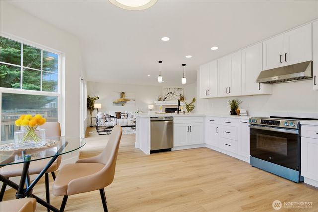 24327 SE 3rd Place, Sammamish, WA 98074