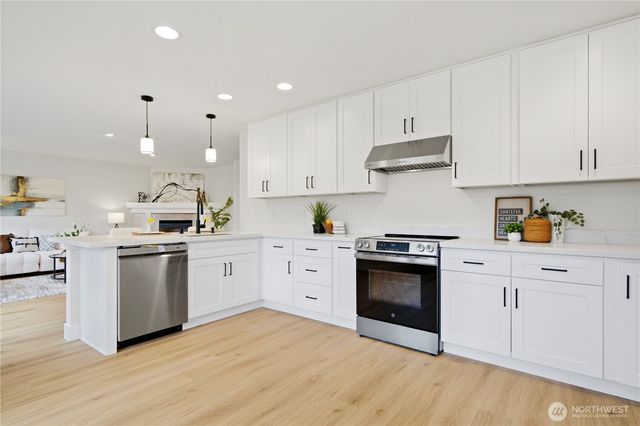 24327 SE 3rd Place, Sammamish, WA 98074