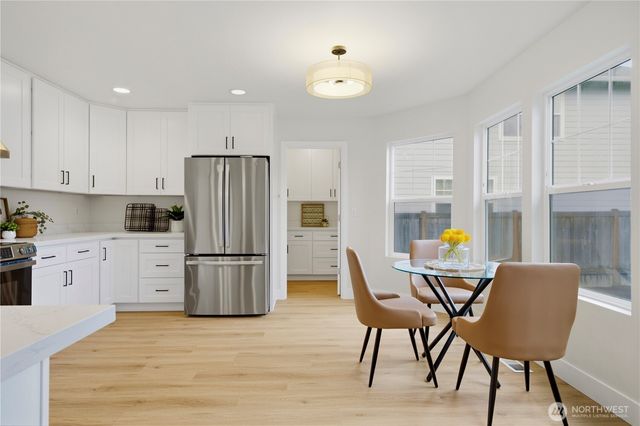 24327 SE 3rd Place, Sammamish, WA 98074