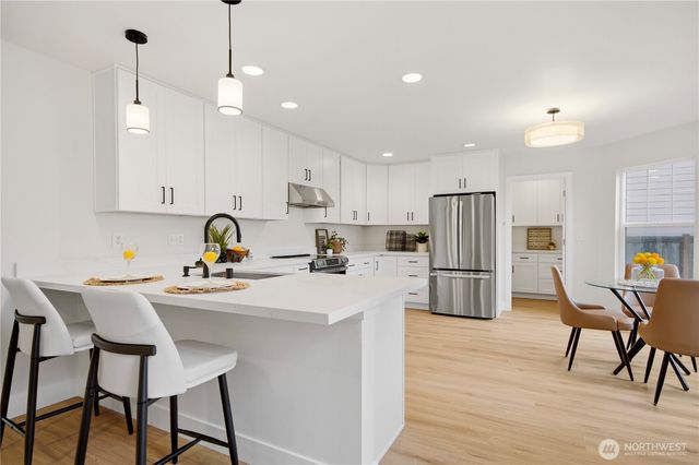 24327 SE 3rd Place, Sammamish, WA 98074