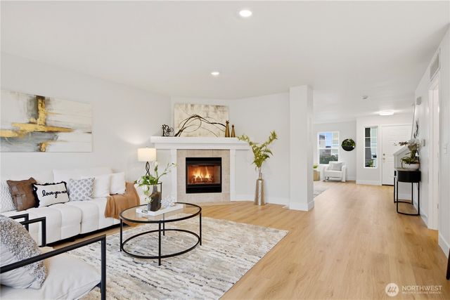 24327 SE 3rd Place, Sammamish, WA 98074