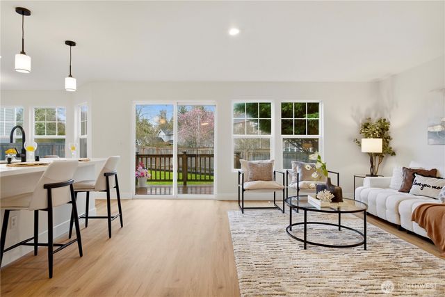 24327 SE 3rd Place, Sammamish, WA 98074