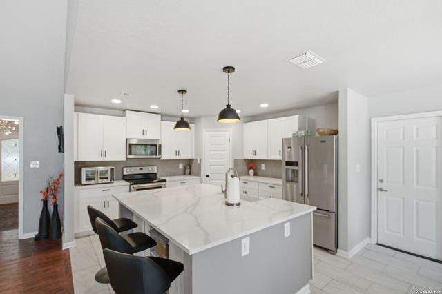 109 CIBOLO CROSSING DR, Boerne, TX 78006