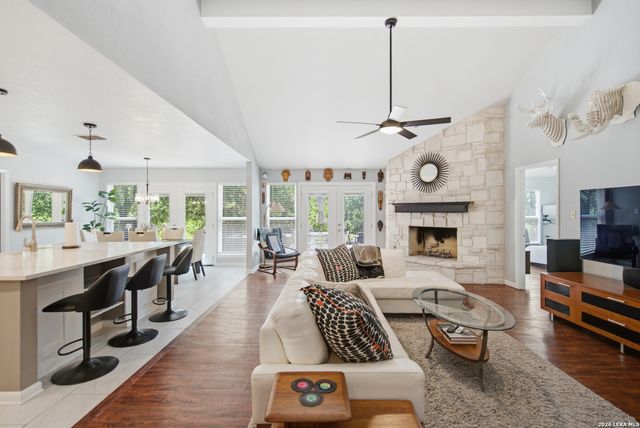 109 CIBOLO CROSSING DR, Boerne, TX 78006