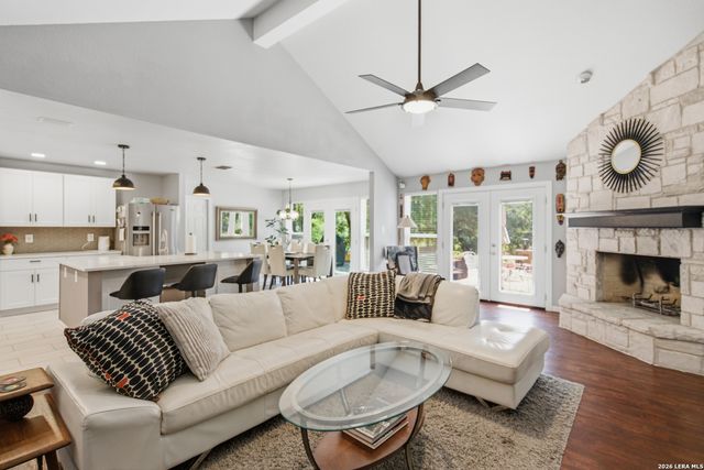 109 CIBOLO CROSSING DR, Boerne, TX 78006