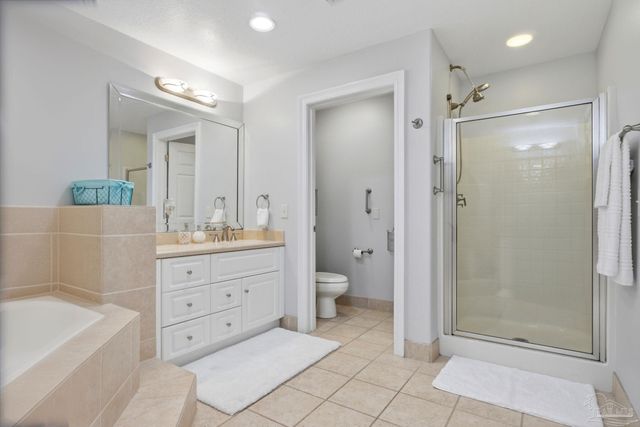 13840 River Rd 204, Pensacola, FL 32507
