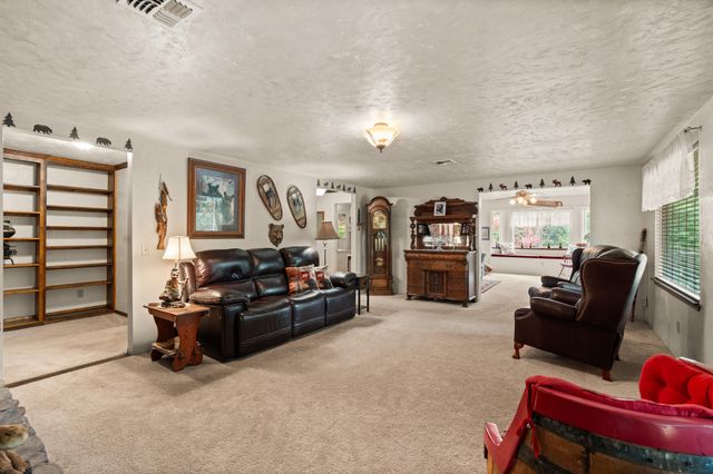 7771 Monument Drive, Grants Pass, OR 97526