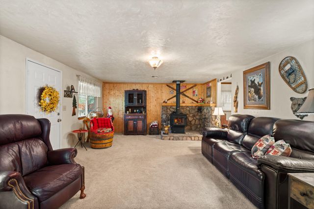 7771 Monument Drive, Grants Pass, OR 97526