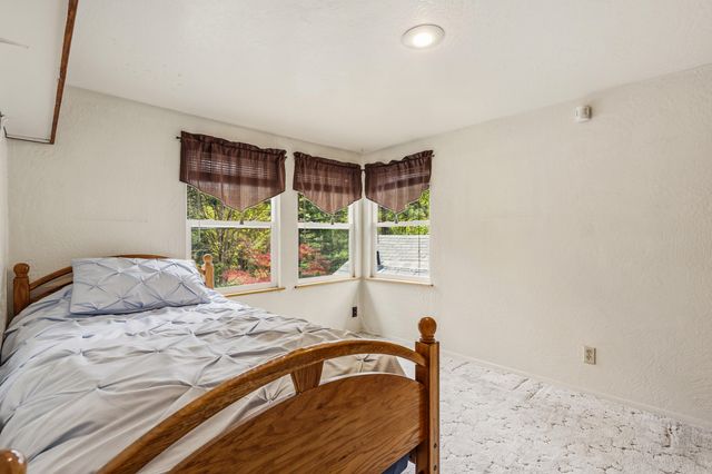 7771 Monument Drive, Grants Pass, OR 97526