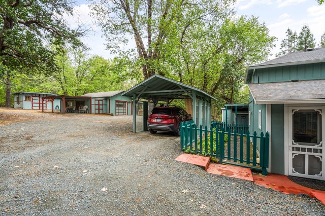7771 Monument Drive, Grants Pass, OR 97526