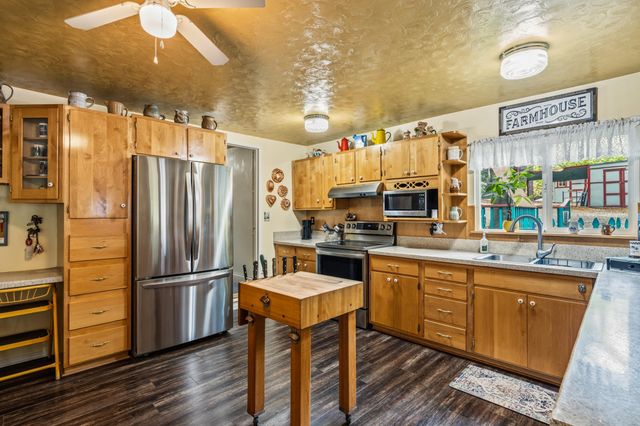 7771 Monument Drive, Grants Pass, OR 97526