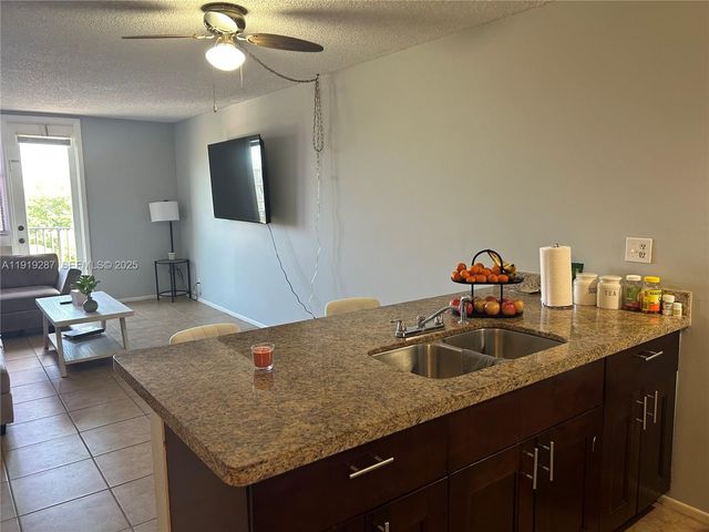 2701 Riverside Dr 503-B, Coral Springs, FL 33065