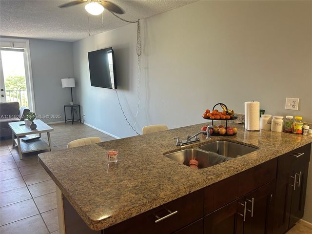 2701 Riverside Dr 503-B, Coral Springs, FL 33065
