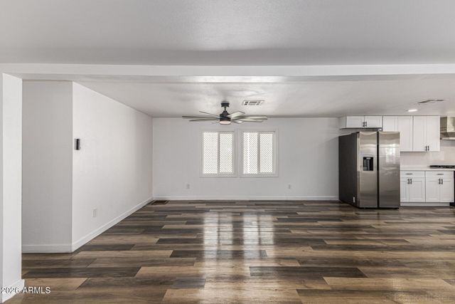 2050 W DUNLAP Avenue D52, Phoenix, AZ 85021