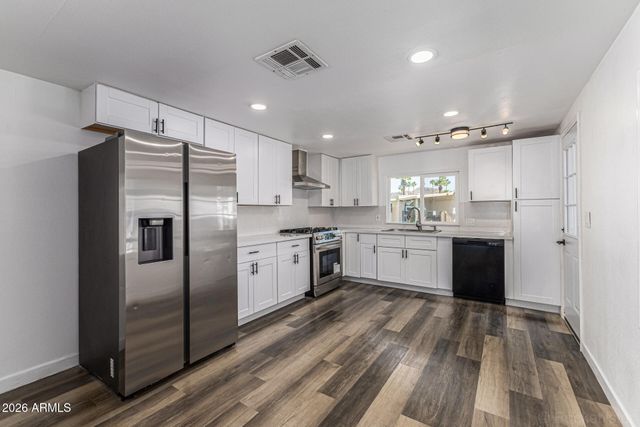 2050 W DUNLAP Avenue D52, Phoenix, AZ 85021