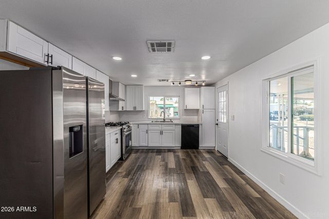 2050 W DUNLAP Avenue D52, Phoenix, AZ 85021