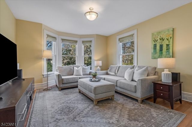 41 Oakwood Ave, Montclair Twp., NJ 07043