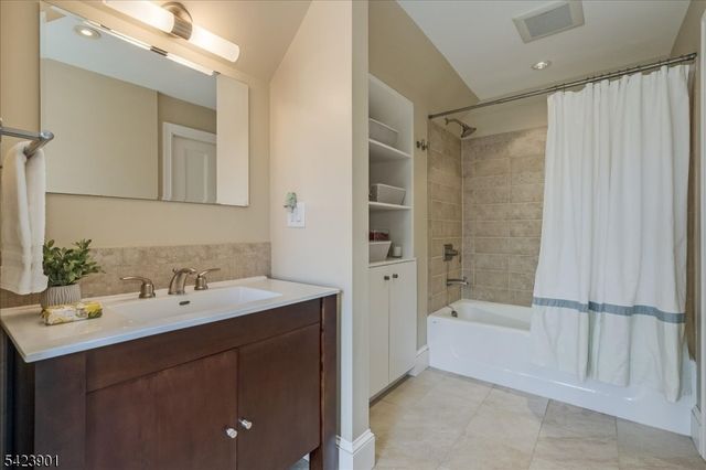 41 Oakwood Ave, Montclair Twp., NJ 07043