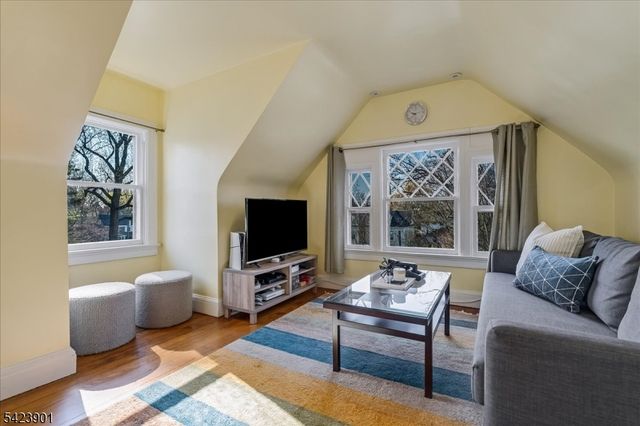 41 Oakwood Ave, Montclair Twp., NJ 07043