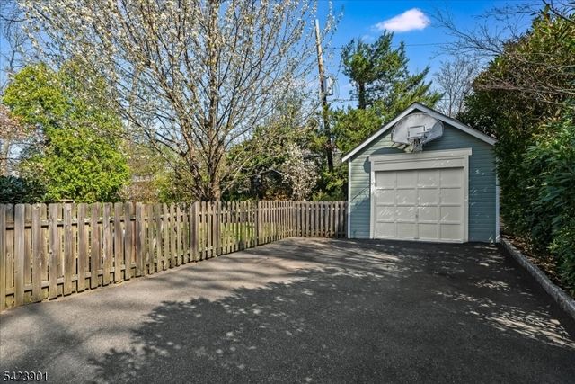 41 Oakwood Ave, Montclair Twp., NJ 07043