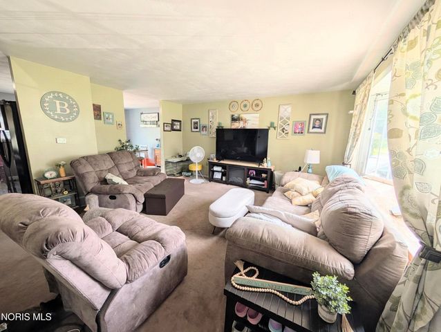 220 Ember Drive, Oregon, OH 43616