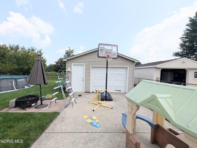 220 Ember Drive, Oregon, OH 43616