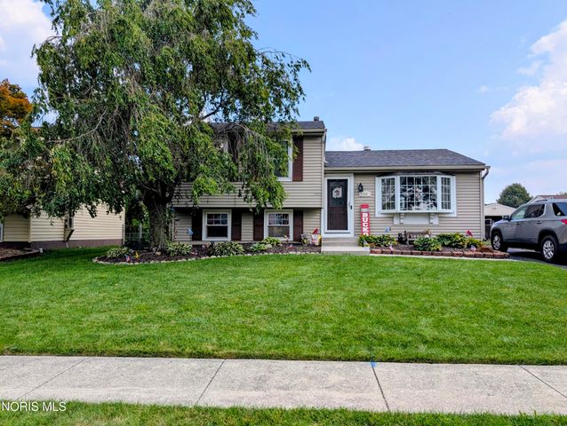220 Ember Drive, Oregon, OH 43616