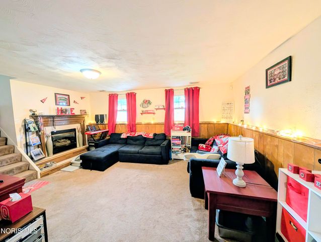 220 Ember Drive, Oregon, OH 43616