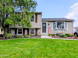 220 Ember Drive, Oregon, OH 43616