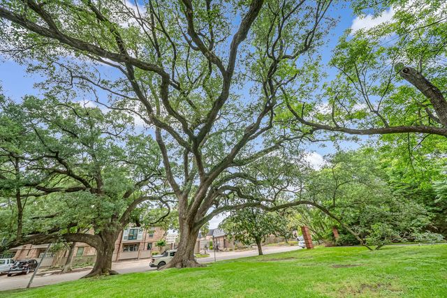 2350 N Braeswood Boulevard, Houston, TX 77030