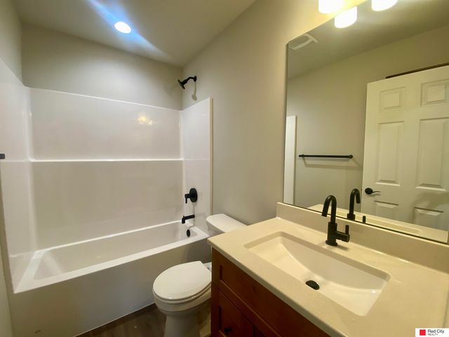 136 W Ida Lane, Lincoln, NE 68523