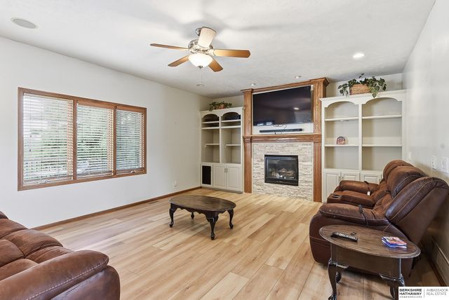 17321 Monroe Circle, Omaha, NE 68135