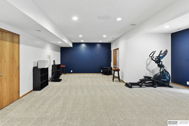 17321 Monroe Circle, Omaha, NE 68135