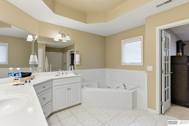 17321 Monroe Circle, Omaha, NE 68135