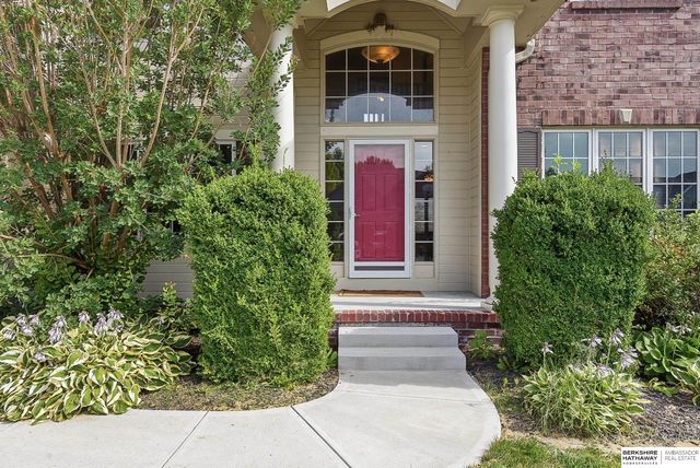 17321 Monroe Circle, Omaha, NE 68135